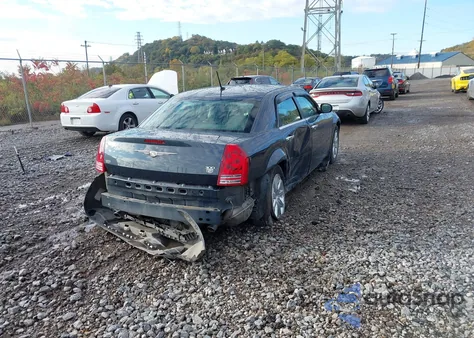 2008 Chrysler 300C Hemi z USA, uszkodzony, nr VIN 2C3KA63H88H139900